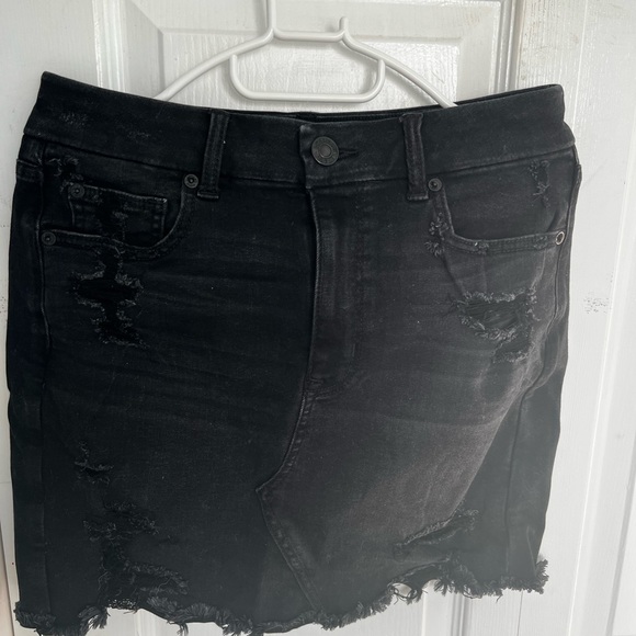 1st jeans: Levis 29W the 2 other jeans & skirt: American eagle 8 extra-long - Picture 7 of 8